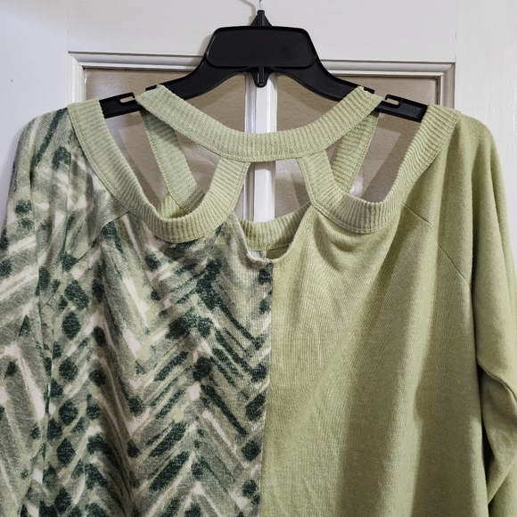 NWOT Cato XL Green Colorblock Cold Shoulder Sweater Top Cutout Neck - Picture 8 of 13